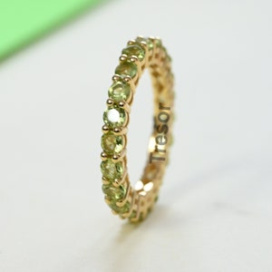 14K massivt guld Peridot vigselring, handgjord Peridot full evighet elegant solitärring, naturlig peridotring present till mor