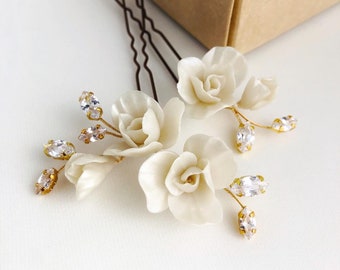 Ivory bridal flowers hair pins Set of 2, Cream wedding floral hairpins, Wedding crystal pins, Clay flower hair pins, Boho hair piece