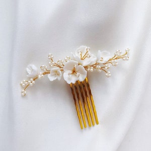 Bridal floral hair piece, Wedding flower hair comb, Flower head piece, White bridal hair comb, White hair piece for bride image 5
