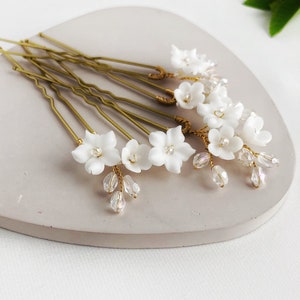 Small white flowers for hair Flower bridal hair pins Wedding floral hairpin Wedding white hair piece