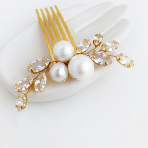 Wedding Crystal hair comb with Zirconia cubes, Bridal Pearl hair comb, Small Shiny hair comb for bride, Crystal hair pin image 3