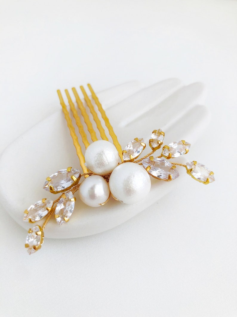 Wedding Crystal hair comb with Zirconia cubes, Bridal Pearl hair comb, Small Shiny hair comb for bride, Crystal hair pin image 3