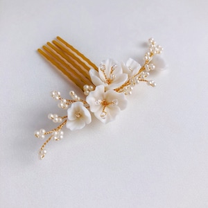 Bridal floral hair piece, Wedding flower hair comb, Flower head piece, White bridal hair comb, White hair piece for bride image 9