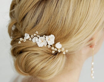 Bridal floral hair piece, Wedding flower hair comb, Flower head piece, White bridal hair comb, White hair piece for bride