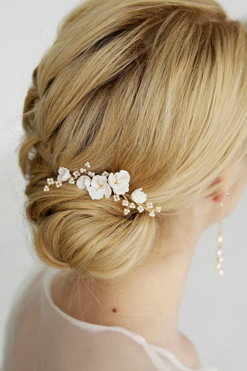 Bridal floral hair piece, Wedding flower hair comb, Flower head piece, White bridal hair comb, White hair piece for bride image 1