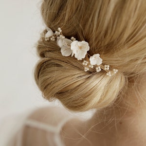 Bridal floral hair piece, Wedding flower hair comb, Flower head piece, White bridal hair comb, White hair piece for bride image 2