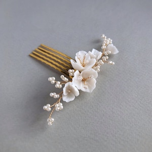 Bridal floral hair piece, Wedding flower hair comb, Flower head piece, White bridal hair comb, White hair piece for bride image 8