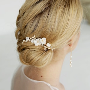 Bridal floral hair piece, Wedding flower hair comb, Flower head piece, White bridal hair comb, White hair piece for bride image 7