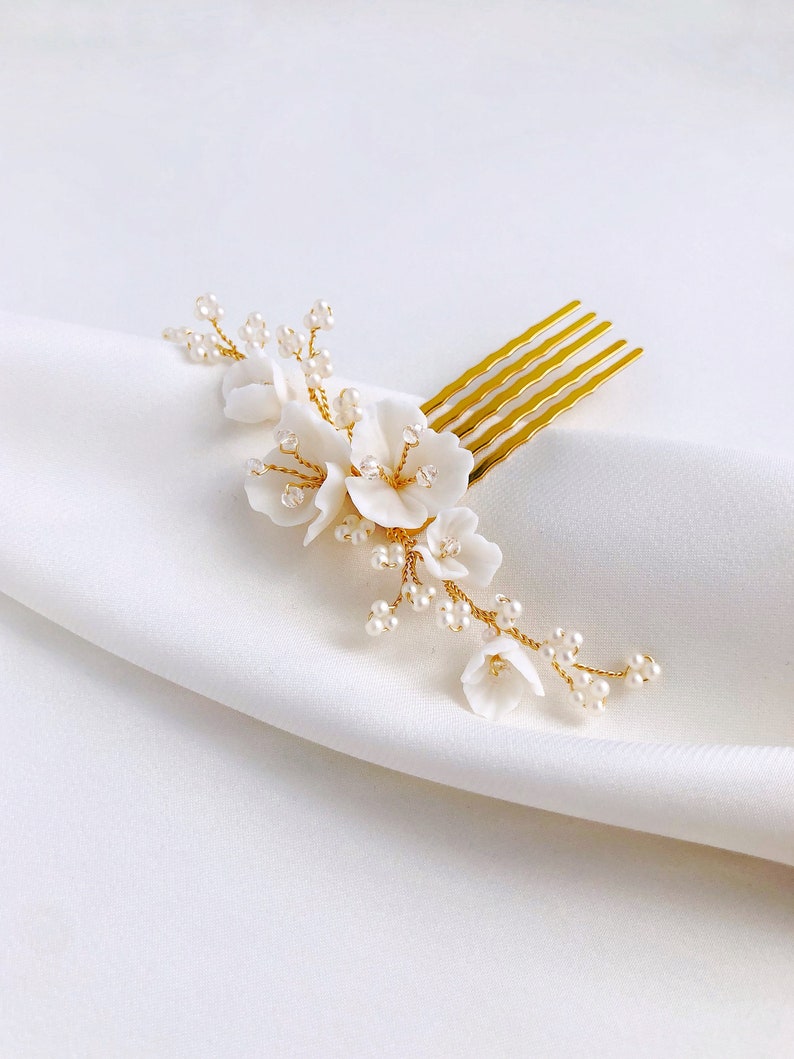 Bridal floral hair piece, Wedding flower hair comb, Flower head piece, White bridal hair comb, White hair piece for bride image 6