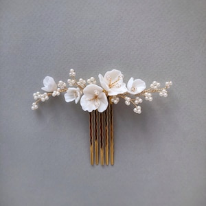 Bridal floral hair piece, Wedding flower hair comb, Flower head piece, White bridal hair comb, White hair piece for bride image 3