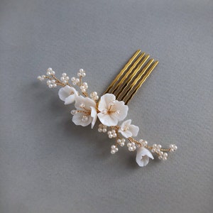 Bridal floral hair piece, Wedding flower hair comb, Flower head piece, White bridal hair comb, White hair piece for bride image 4