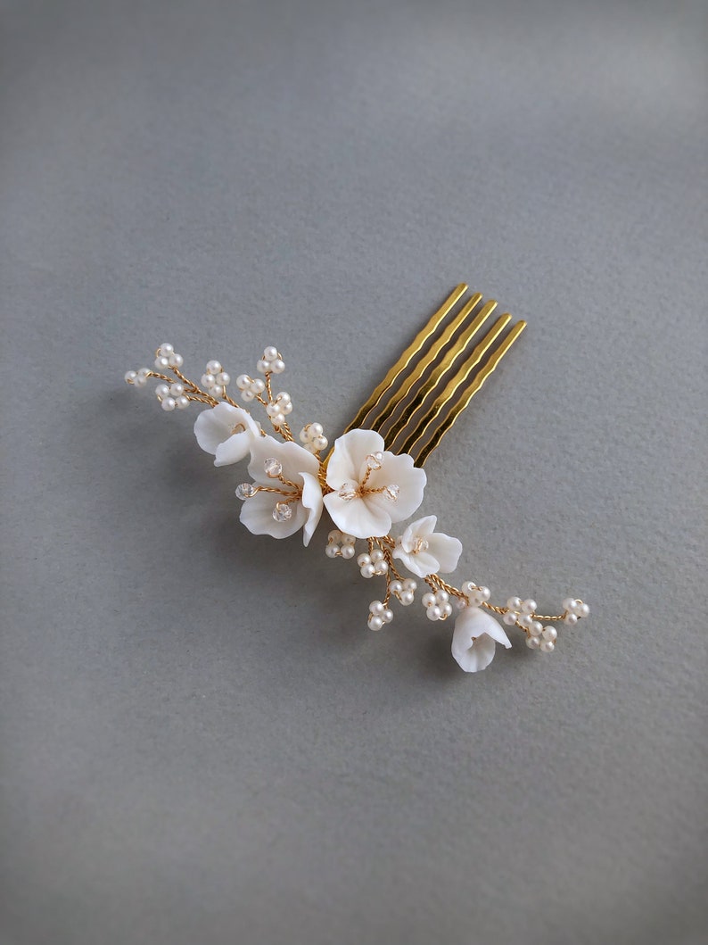 Bridal floral hair piece, Wedding flower hair comb, Flower head piece, White bridal hair comb, White hair piece for bride image 4