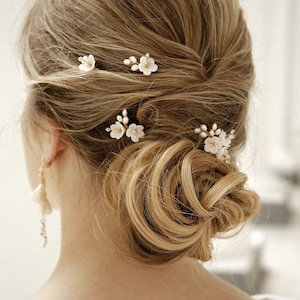 Bridal floral hairpins, Wedding flowers hair piece with Freshwater pearls, Bridal white hair piece, Flower hair pins, Rustic hair piece
