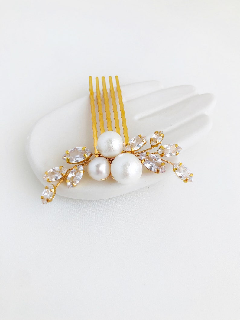 Wedding Crystal hair comb with Zirconia cubes, Bridal Pearl hair comb, Small Shiny hair comb for bride, Crystal hair pin image 4