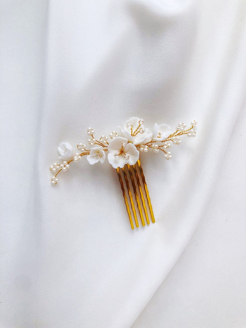 Bridal floral hair piece, Wedding flower hair comb, Flower head piece, White bridal hair comb, White hair piece for bride image 5