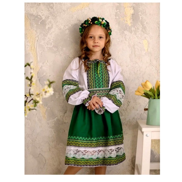 Beau déguisement ukrainien pour enfant : chemisier, jupe, ceinture. Tailles pour filles de 2 à 11 ans. Tissu tissé, dentelle. Costume + cadeau d'Ukraine