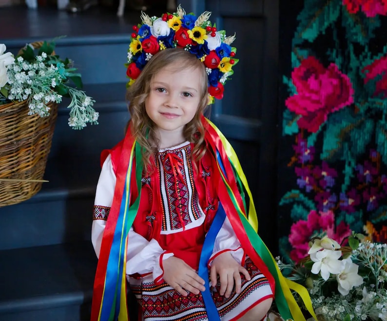 Costume trois pièces hutsul de nationalité ukrainienne pour fille/chemisier, jupe, gilet Il existe des tailles un cadeau d'Ukraine image 1
