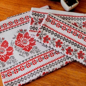 Conjunto de textiles ucranianos para la cocina: toalla de algodón + 4 servilletas con motivos étnicos en una caja de regalo. Decoración ecológica para el hogar + regalo sorpresa