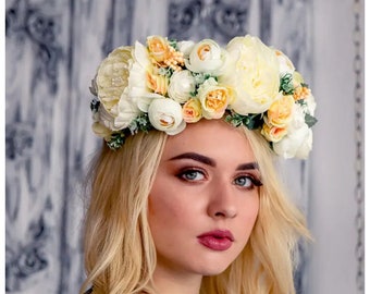 Belle couronne ukrainienne de pivoines laiteuses luxuriantes. Diadème de fleurs fait à la main. Taille universelle. Ornement de cheveux original + cadeau d'Ukraine