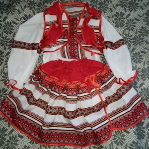 Costume trois pièces hutsul de nationalité ukrainienne pour fille/chemisier, jupe, gilet Il existe des tailles un cadeau d'Ukraine image 3