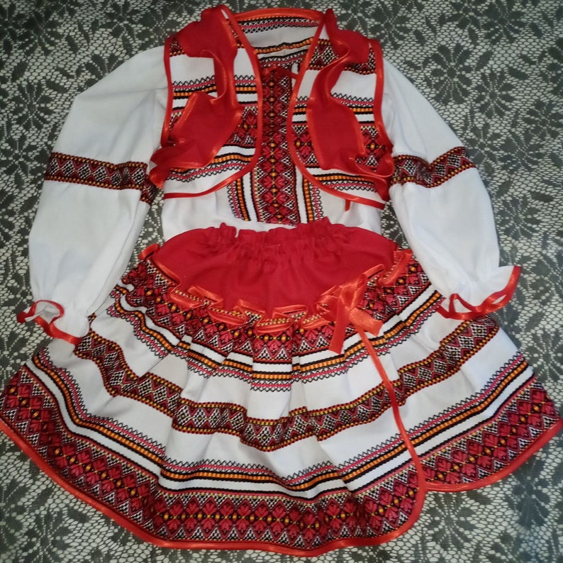 Costume trois pièces hutsul de nationalité ukrainienne pour fille/chemisier, jupe, gilet Il existe des tailles un cadeau d'Ukraine image 3