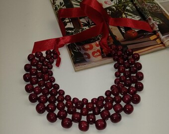 Collier fait main en bois de hêtre bordeaux, cadeau ukrainien