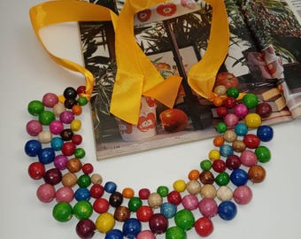 Collier fait main avec collier en perles de bois : bijoux en hêtre ukrainien