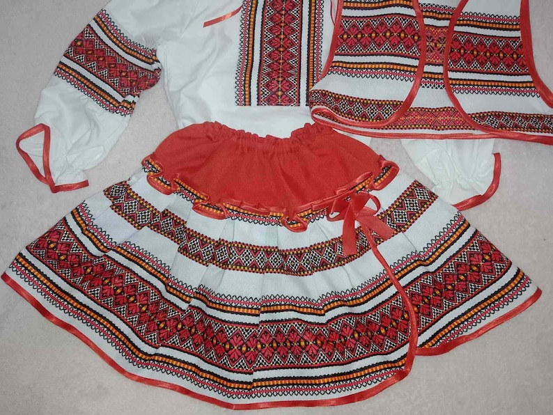 Costume trois pièces hutsul de nationalité ukrainienne pour fille/chemisier, jupe, gilet Il existe des tailles un cadeau d'Ukraine image 9