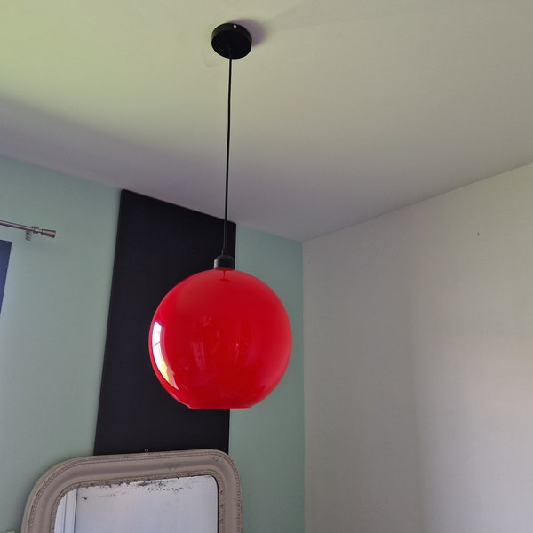 Suspension boule vintage en opaline rouge