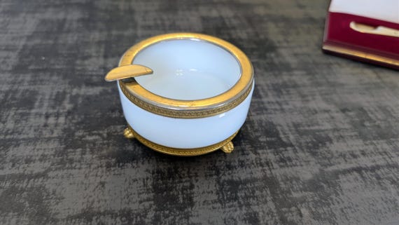 Cendrier Vintage en Opaline et Métal Laitonné | Opaline Glass Ashtray | Mid Century French Decor