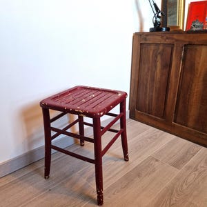 Tabouret d’Atelier Ancien en Bois Rouge Patiné | Vintage Artist Stool | French Painter Studio Furniture