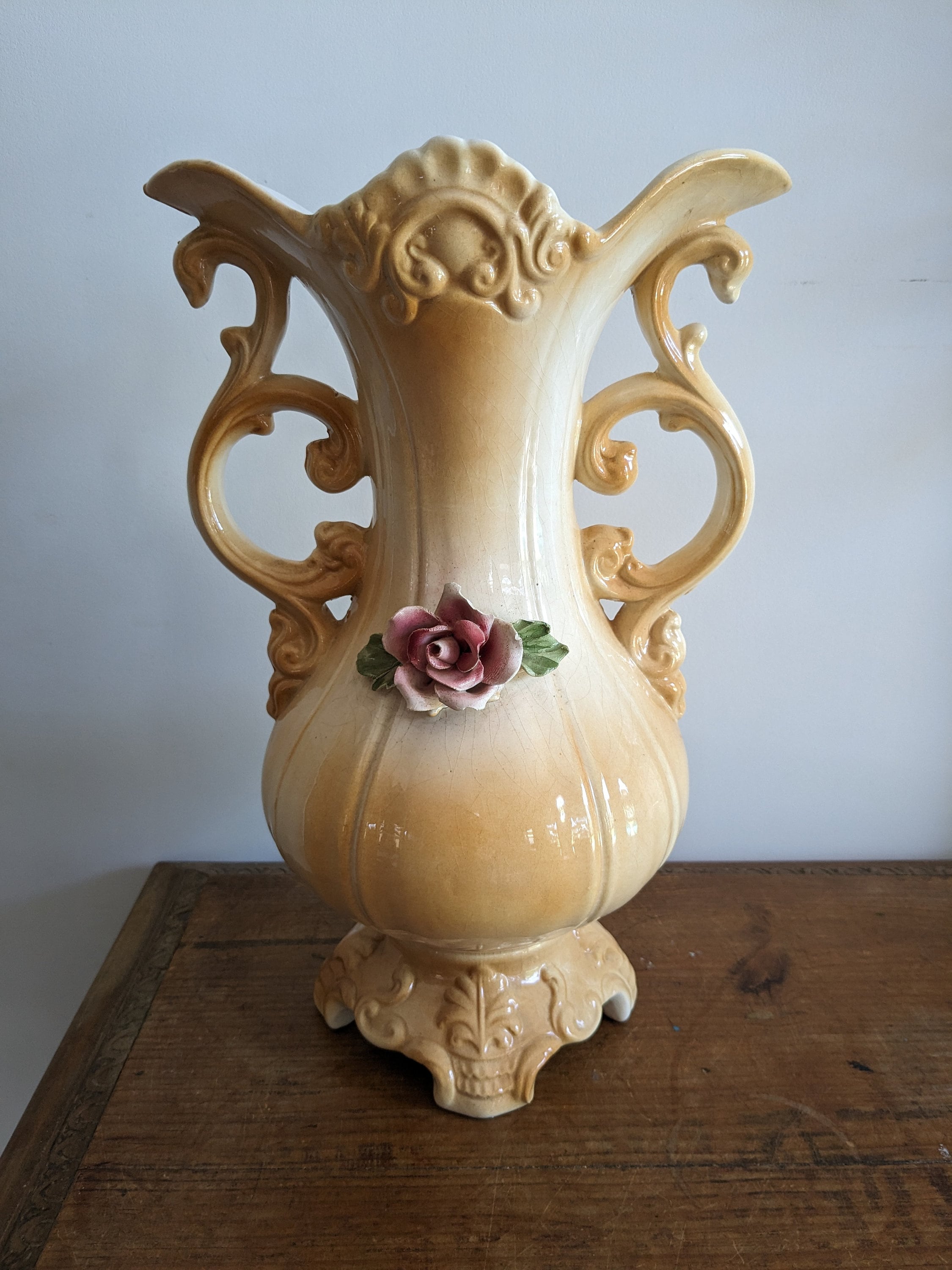 カポディモンテ（ナポリ）の陶器の花瓶｜イタリア製セラミック花瓶