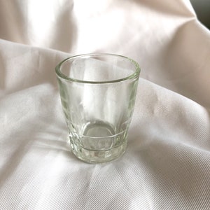Vintage Facettierte Schnapsglas, UdSSR Traditionelles Glas, Kleines Wodka Trinkglas