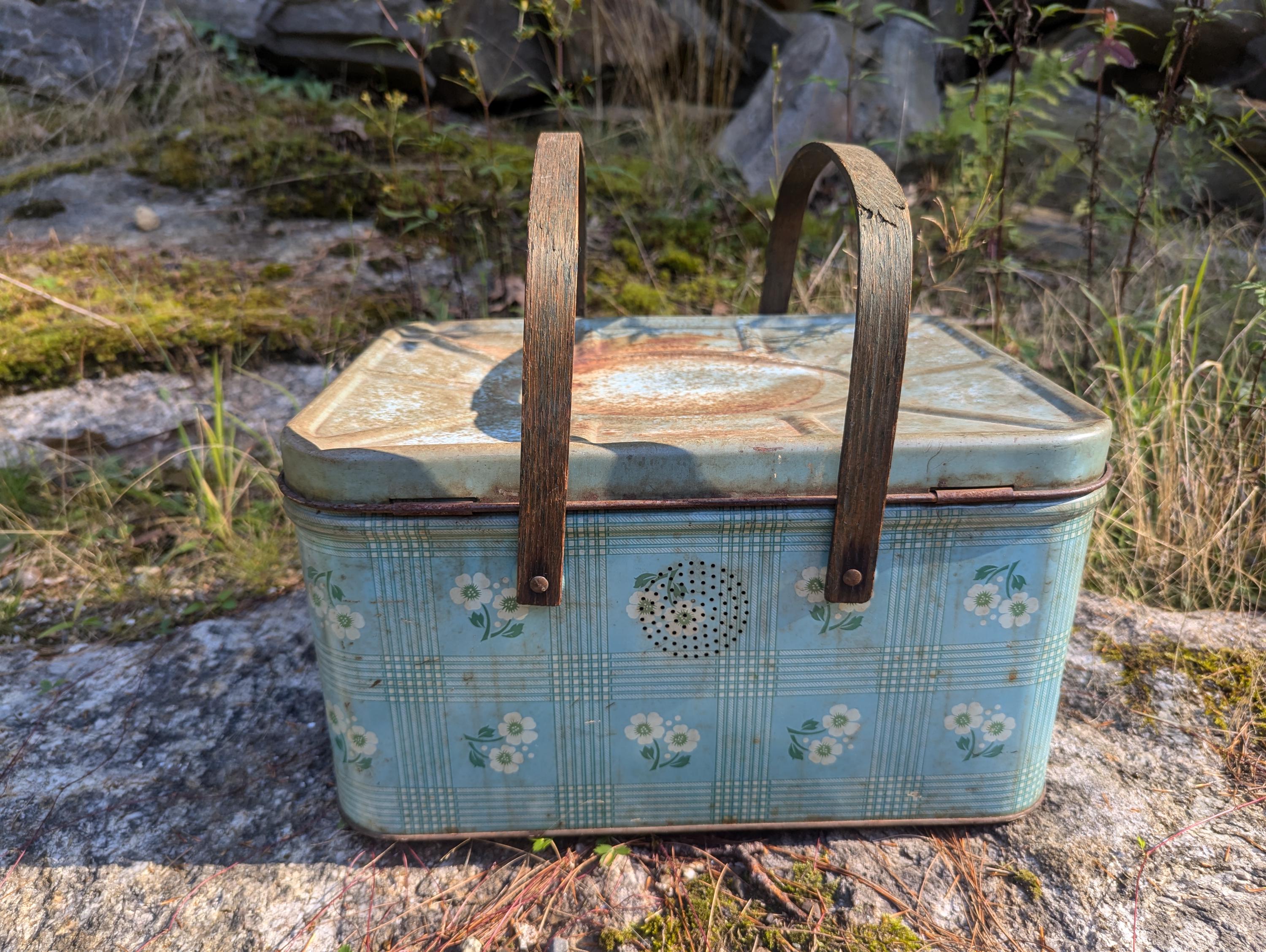 Vintage Tin Floral Picnic Basket, Vintage Green and Blue Flower Picnic ...