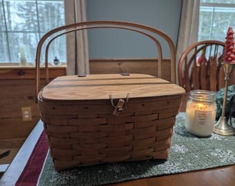 Longaberger Basket 1992 Handwoven Wooden Lid Picnic Basket Toggle