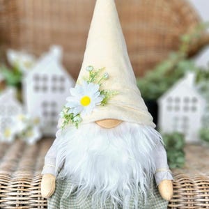 Summer gnome, Spring gnome,  Flower gnome, Scandinavian gnome, Floral gonk,  Mother&#39;s day gift,Self sitter gnome, Chamomile gnome
