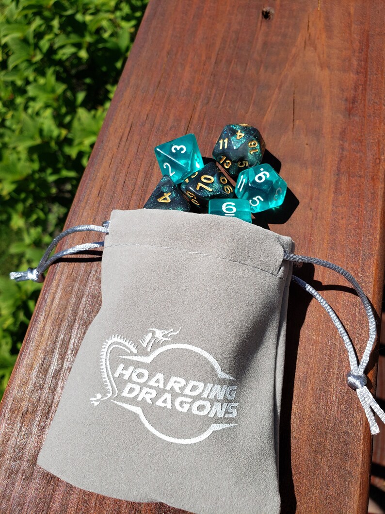 Table Top Gaming 7 pc dice set RPG d/&d dnd dice Green Font Will-o/'-the-wisp Purple and Gold Micro Glitter