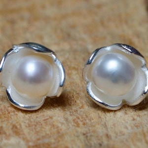 Pearl stud earrings, silver, genuine pearls