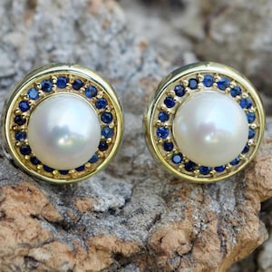 Stud earrings pearl, blue sapphire, silver, partially gold-plated, circle stud earrings pearl
