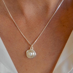 Pearl necklace, silver, pearl pendant with chain