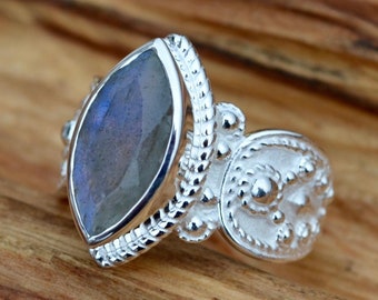 Ring Labradorite, silver, faceted gemstone