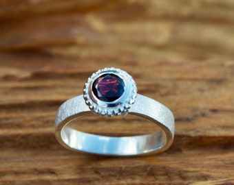 Ring garnet, silver, faceted, round stone ring