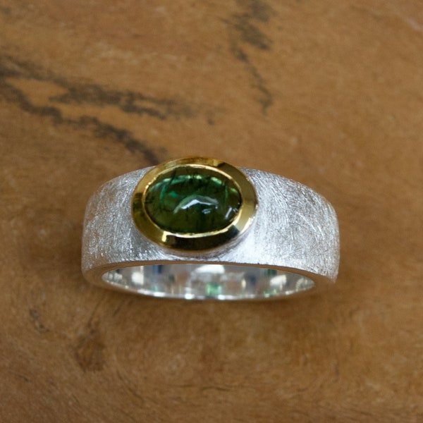 Ring Turmalin, Silber, gebürstet, vergoldet, grüner ovaler Statementring, Größe 54