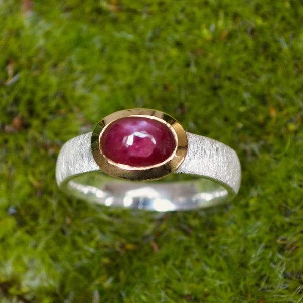 Star ruby ring, silver, gold-plated setting, cabochon ruby, size 53