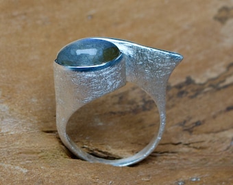 Ring labradorite, silver, matt, cabochon, statement ring gemstone