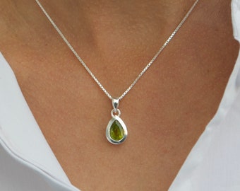 Peridot necklace, silver, faceted, pendant with chain