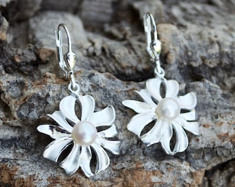 Pearl earrings, silver earrings with white pearl, round pearl earrings