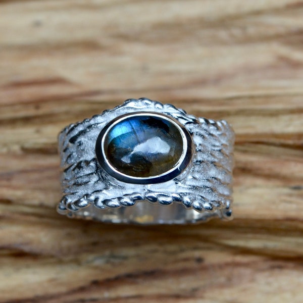 Ring Labradorite, silver, matted, oval statement ring