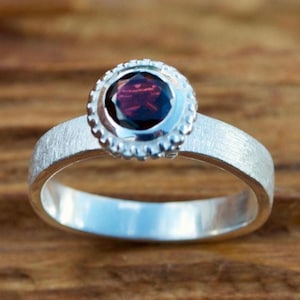 Ring garnet, silver, faceted, round stone ring