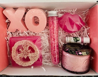 Pink love  Gift box w Soaps, Bath Salts, Bath Bomb, Lip Balm & Loofah